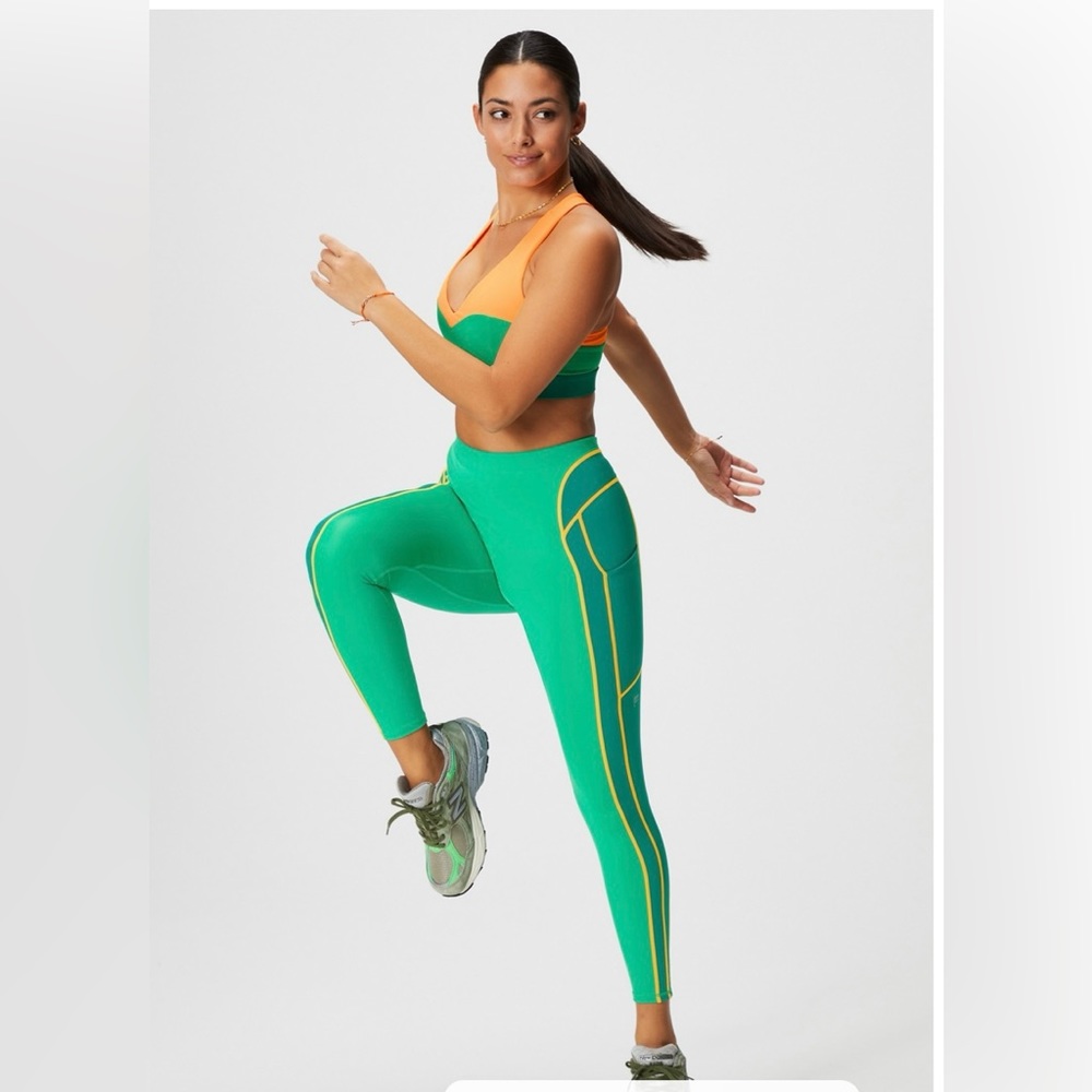 Fabletics Motion365 set. Beautiful colors , great material. Tags cut off
